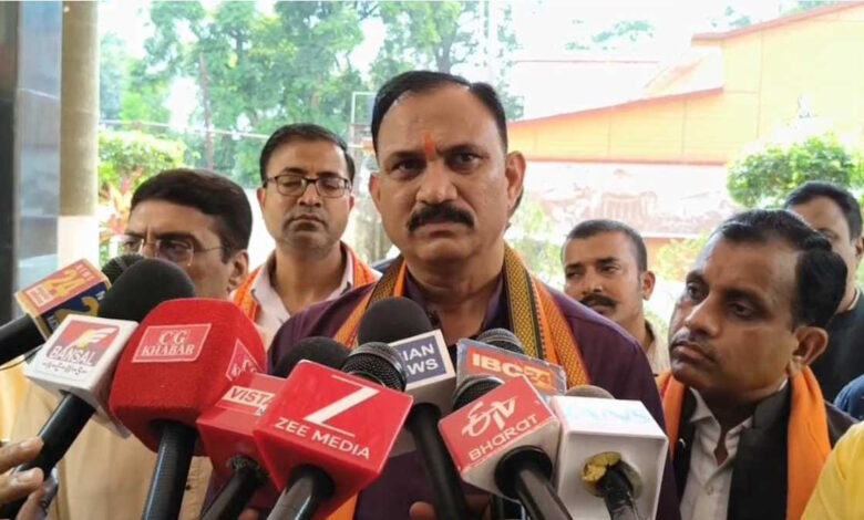 भूपेश पर श्याम बिहारी का कड़ा जवाब संघ गीत और वंदेमातरम पर बयान भूपेश पर श्याम बिहारी का कड़ा जवाब संघ गीत और वंदेमातरम पर बयान