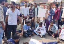 स्मार्ट मीटर के विरोध में ग्रामीणों ने सड़क जाम कर जताया रोष