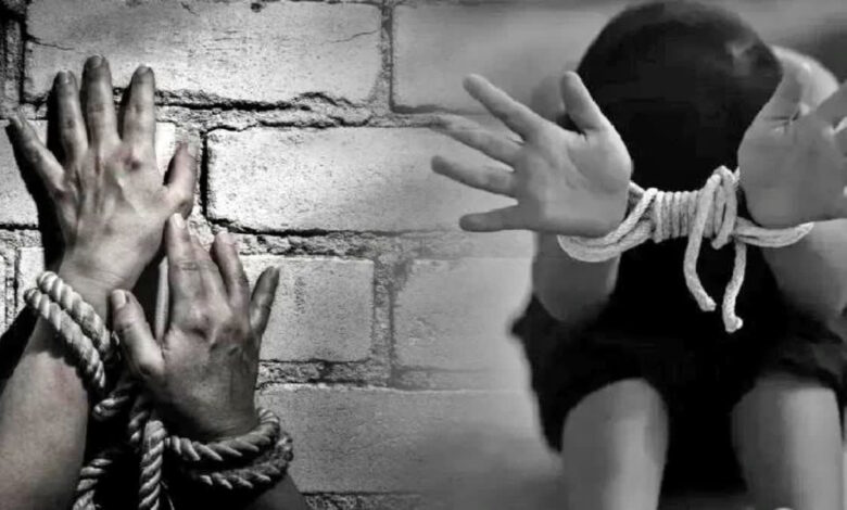 अंबिकापुर में दो लड़कियों की मानव तस्करी एक बरामद एक लापता