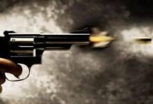 भाजपा कार्यालय पर अंधाधुंध फायरिंग, प्रत्याशी बाल-बाल बचा, गार्ड को लगी गोली