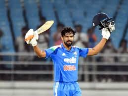 ऋतुराज गायकवाड़ ने 77 गेंद में जड़ा अपना पहला वनडे शतक