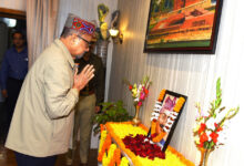 राज्यपाल ने शहीद वीर नारायण सिंह को दी श्रद्धांजलि राज्यपाल ने शहीद वीर नारायण सिंह को दी श्रद्धांजलि