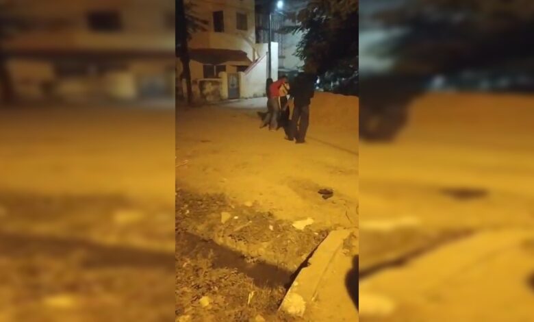 न्यू हाउसिंग बोर्ड कॉलोनी में शराब के नशे में दो युवतियों का उत्पात न्यू हाउसिंग बोर्ड कॉलोनी में शराब के नशे में दो युवतियों का उत्पात