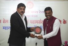 रायपुर से नई सुपरफास्ट ट्रेने चलाने चेम्बर ने की मांग