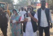 धूल से बेहाल विदिशा कांग्रेस ने मास्क पहनकर किया प्रदर्शन