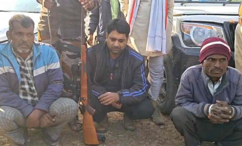 सागर में अवैध हिरण शिकार के आरोपियों की रंगे हाथों गिरफ्तारी सागर में अवैध हिरण शिकार के आरोपियों की रंगे हाथों गिरफ्तारी