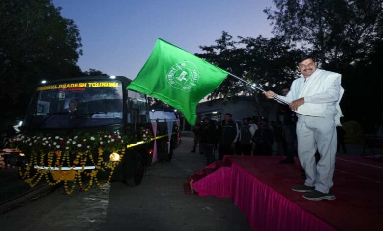 मध्यप्रदेश में पन्ना नेशनल पार्क के लिए 10 नई वीविंग कैंटर बसें शुरू मध्यप्रदेश में पन्ना नेशनल पार्क के लिए 10 नई वीविंग कैंटर बसें शुरू