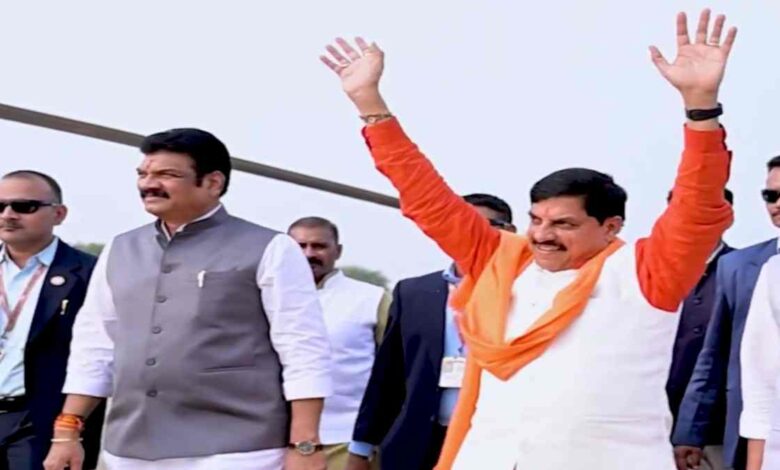 खजुराहो में मुख्यमंत्री की दो दिवसीय कैबिनेट बैठक विकास योजनाओं पर चर्चा खजुराहो में मुख्यमंत्री की दो दिवसीय कैबिनेट बैठक विकास योजनाओं पर चर्चा