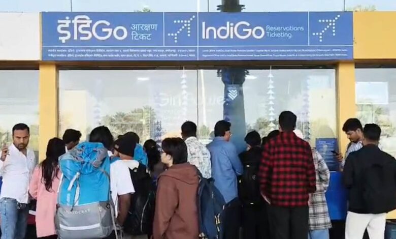 रायपुर एयरपोर्ट पर इंडिगो फ्लाइट रद्द यात्री हुए नाराज़