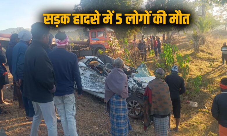 तेज रफ्तार कार ट्रेलर से टकराई पाँच लोगों की मौके पर मौत