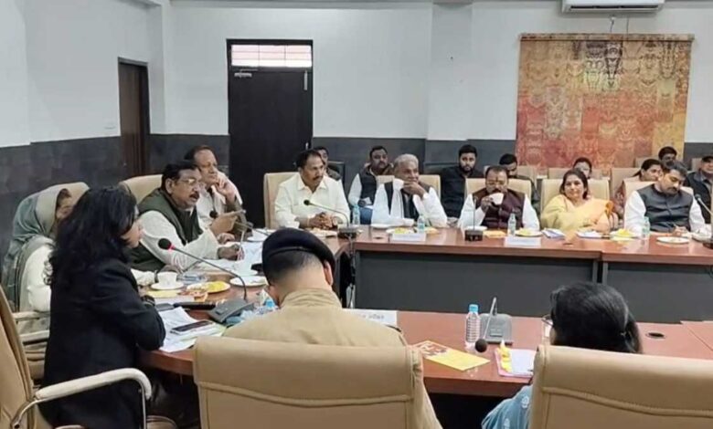 लाडली बहनों को लेकर विजय शाह के बयान पर कांग्रेस का विरोध लाडली बहनों को लेकर विजय शाह के बयान पर कांग्रेस का विरोध