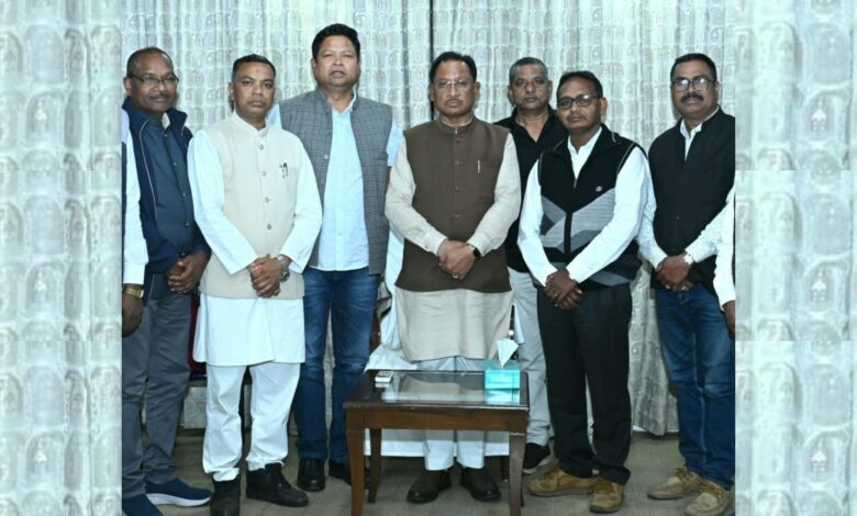 छत्तीसगढ़ में हल्बा-हल्बी समाज ने मुख्यमंत्री को समारोहों में आमंत्रित किया छत्तीसगढ़ में हल्बा-हल्बी समाज ने मुख्यमंत्री को समारोहों में आमंत्रित किया