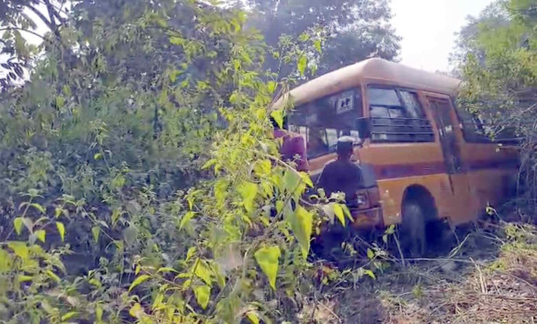 पत्थलगांव स्कूल बस ब्रेक फेल बच्चों के साथ हादसा टला