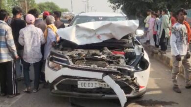 एक्सप्रेस-वे पर अचानक सांड से टकराई कार, बड़ा हादसा टला एक्सप्रेस-वे पर अचानक सांड से टकराई कार, बड़ा हादसा टला