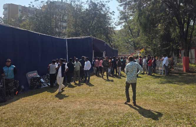 आर्सेलर मित्तल की क्षमता विस्तार की लोक सुनवाई किरंदुल में कड़ी सुरक्षा के बीच हुई शुरू आर्सेलर मित्तल की क्षमता विस्तार की लोक सुनवाई किरंदुल में कड़ी सुरक्षा के बीच हुई शुरू