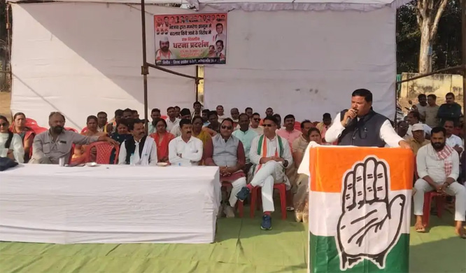 कांग्रेस ने मनरेगा के नियमों में किए गए बदलाव के विरोध में किया प्रदर्शन