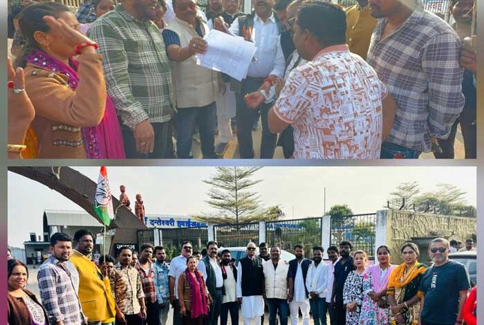 एनएमडीसी के सीएमडी ज्ञापन लिए बिना जाने पर, कांग्रेस नेताओं ने जलाकर किया प्रदर्शन एनएमडीसी के सीएमडी ज्ञापन लिए बिना जाने पर, कांग्रेस नेताओं ने जलाकर किया प्रदर्शन