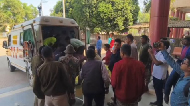 कोहकमेटा में तैनात आरक्षक ने अपनी सर्विस राइफल से स्वयं काे गोली मारकर की आत्महत्या