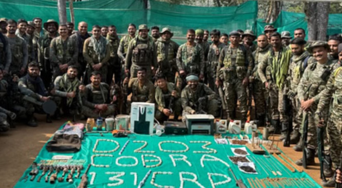 बोटेतोंग की पहाड़ियों से नक्सलियों द्वारा डंप हथियारों व विस्फोटक का जखीरा बरामद