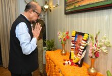 राज्यपाल डेका ने राष्ट्रपिता महात्मा गांधी को दी श्रद्धांजलि