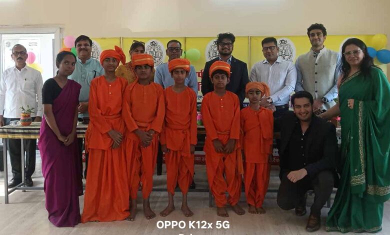 अर्पण दिव्यांग स्कूल के बच्चों ने विवेकानंद बनकर साइन लैंग्वेज में सुनाई उनकी आत्मकथा