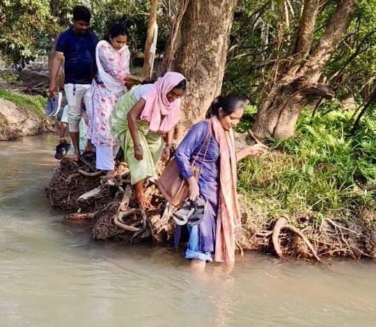 नदी-नाले पार कर बचाया गया भविष्य, बाल विवाह मुक्त छत्तीसगढ़ अभियान को मिल रही जमीनी मजबूती नदी-नाले पार कर बचाया गया भविष्य, बाल विवाह मुक्त छत्तीसगढ़ अभियान को मिल रही जमीनी मजबूती