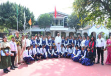 स्कूल के विद्यार्थियों ने देखा लोकभवन