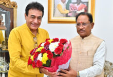 मुख्यमंत्री साय से सुप्रसिद्ध अभिनेता भारद्वाज ने की सौजन्य मुलाकात