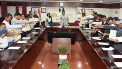 लोकभवन के अधिकारियों व कर्मचारियों ने ली राष्ट्रीय मतदाता दिवस की शपथ लोकभवन के अधिकारियों व कर्मचारियों ने ली राष्ट्रीय मतदाता दिवस की शपथ