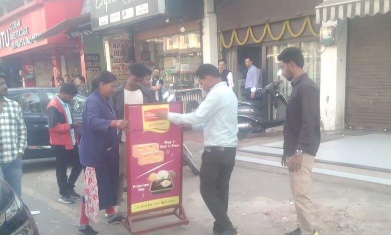 जोन-4 में हटाई गई सड़क बाधा, काटा 23 हजार का ई-चालान