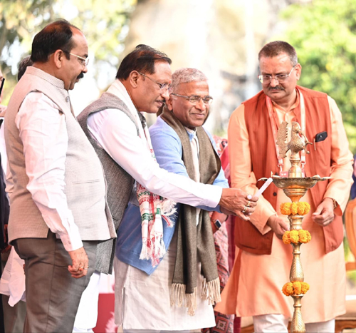 गणतंत्र के अमृतकाल में साहित्य उत्सव का आयोजन हमारी समृद्ध सांस्कृतिक चेतना का प्रतीक: मुख्यमंत्री साय गणतंत्र के अमृतकाल में साहित्य उत्सव का आयोजन हमारी समृद्ध सांस्कृतिक चेतना का प्रतीक: मुख्यमंत्री साय