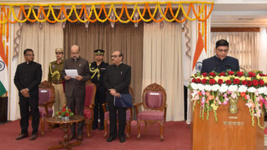 राज्यपाल डेका ने जैन को मुख्य सूचना आयुक्त व अग्रवाल और मिश्रा को राज्य सूचना आयुक्त पद की शपथ दिलाई