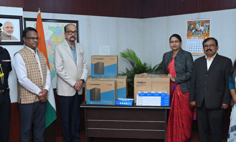 राज्यपाल डेका ने कस्तूरबा गांधी बालिका आवासीय विद्यालय को प्रदान किए पांच कम्प्यूटर राज्यपाल डेका ने कस्तूरबा गांधी बालिका आवासीय विद्यालय को प्रदान किए पांच कम्प्यूटर