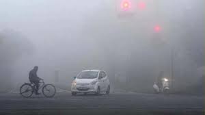 कोहरे में गाड़ी चलाते समय गति को नियंत्रित रखते हुए हेडलाईट चालू रखें – आरटीओ