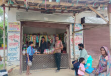 बिठलदाह के सुनील सामुदायिक शौचालय परिसर में कर रहे किराना दुकान संचालन
