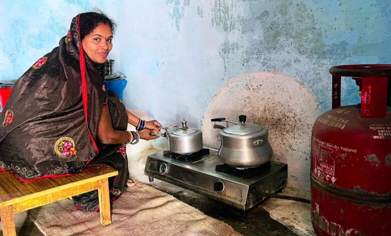 धनाइया को मिली सुविधा, रसोई हुआ धुआं मुक्त
