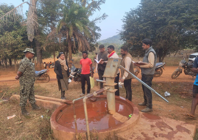 मूलभूत सेवाओं की प्रभावी पहुंच हेतु बाइक से जिले के अंतिम छोर पर आदिंगपार-धुरबेड़ा पहुंची कलेक्टर मूलभूत सेवाओं की प्रभावी पहुंच हेतु बाइक से जिले के अंतिम छोर पर आदिंगपार-धुरबेड़ा पहुंची कलेक्टर