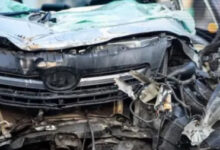 बोलेरो-टैक्सी की जोरदार टक्कर, बाइक सवार सहित 9 घायल