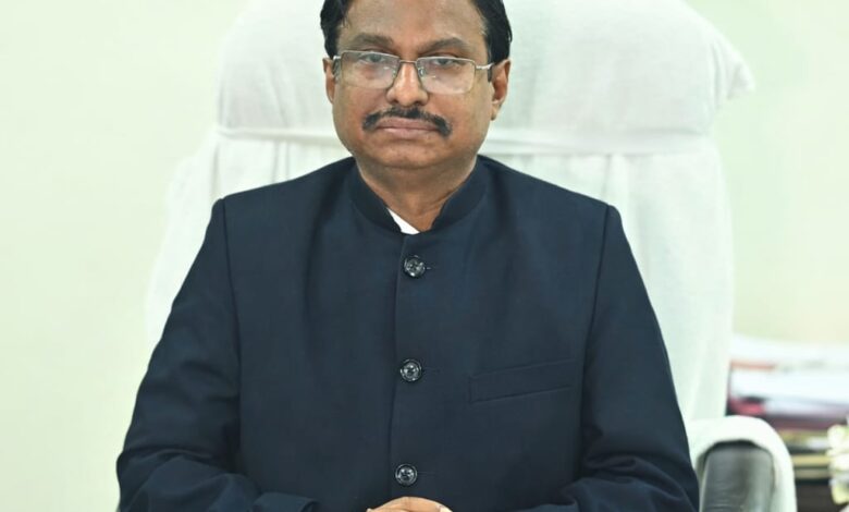 48 वर्ष पूर्व किये गये नामांतरण को संभागायुक्त कावरे ने किया निरस्त, तहसीलदार को जांच कर कार्रवाई के दिए निर्देश 48 वर्ष पूर्व किये गये नामांतरण को संभागायुक्त कावरे ने किया निरस्त, तहसीलदार को जांच कर कार्रवाई के दिए निर्देश