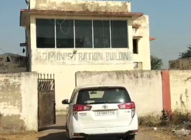 सड़क ठेकेदार गोयल के ठिकानों पर आयकर की दबिश