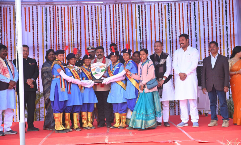 उपमुख्यमंत्री शर्मा ने पीजी कॉलेज मैदान में फहराया राष्ट्रीय ध्वज
