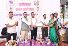 समय पर बिजली बिल जमा करने वालों का हुआ सम्मान