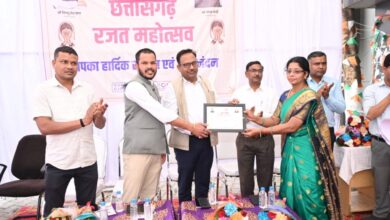 समय पर बिजली बिल जमा करने वालों का हुआ सम्मान