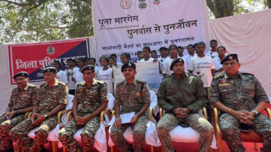 सुकमा में 64 लाख के ईनामी 26 नक्सलियों ने किया आत्मसमर्पण सुकमा में 64 लाख के ईनामी 26 नक्सलियों ने किया आत्मसमर्पण