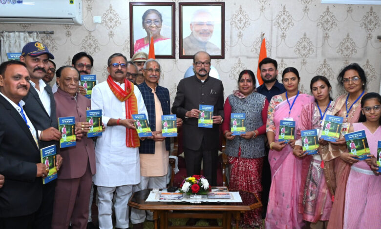 राज्यपाल डेका ने एक पेड़ मां के नाम काव्य संग्रह का किया विमोचन