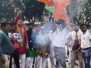 नबीन के राष्ट्रीय अध्यक्ष बनने पर एकात्म परिसर में आतिशबाजी