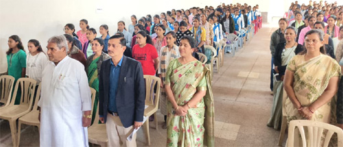 वंदे मातरम गान की 150वीं वर्षगांठ पर गुरुकुल महिला महाविद्यालय में हुआ सामूहिक गायन