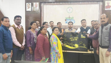 बस्तर में शिक्षा की नई अलख, पढ़ेसे बस्तर अभियान से बच्चों को मिल रही मिनी लाइब्रेरी की सौगात