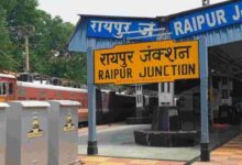 रायपुर रेलवे स्टेशन से ट्रेन में बैठने से छूटे यात्रियों को कनेक्टिंग ट्रेन के माध्यम से गोंदिया स्टेशन पर उसी ट्रेन में बैठाया गया