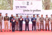 8 लाख के इनामी 4 नक्सली कैडरो ने हथियार सहित किया आत्मसमर्पण